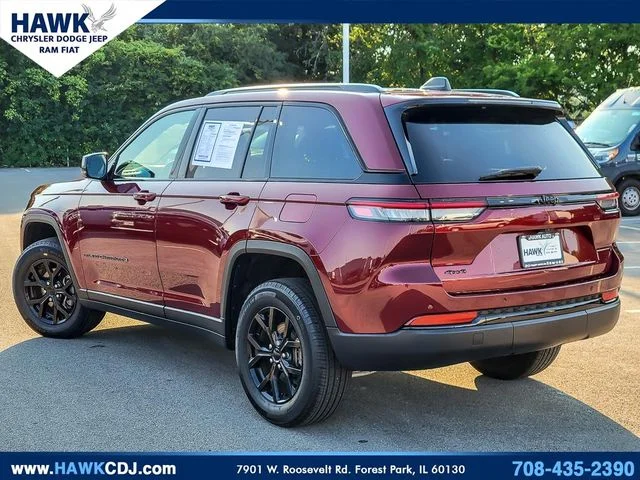 Used 2024 Red Jeep Altitude X image 7