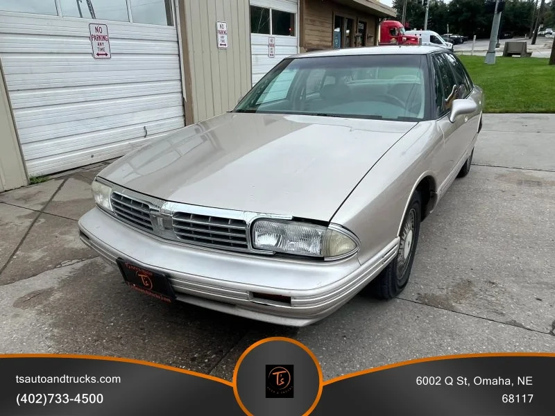 Used 1998 Gold Oldsmobile Sedan 4D image 2