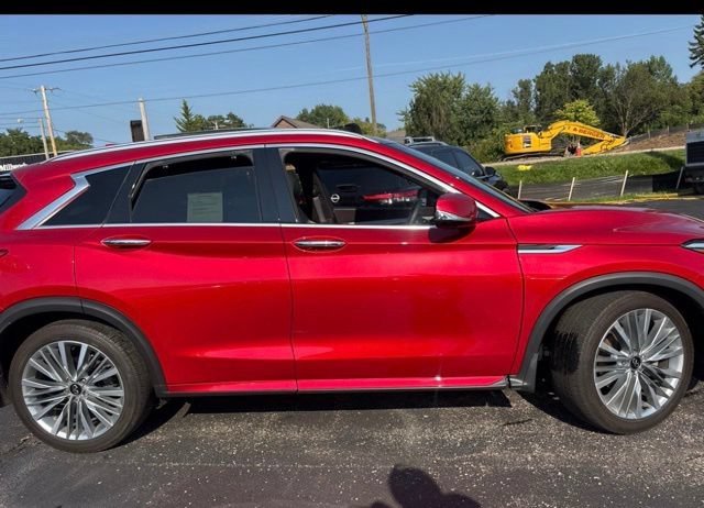 Used 2023 Red INFINITI AUTOGRAPH image 9