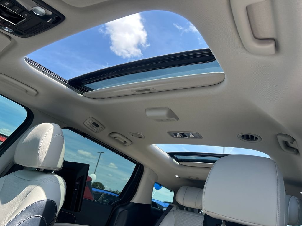 Used 2025 White Kia SX Prestige image 24