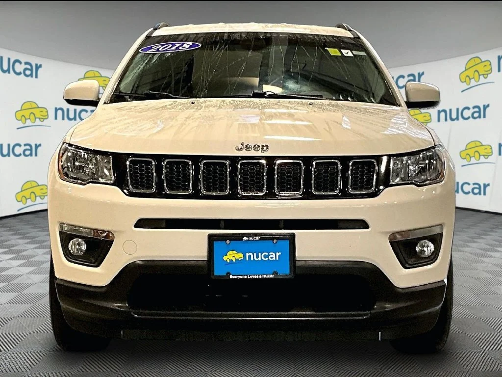Used 2018 White Jeep Latitude image 2
