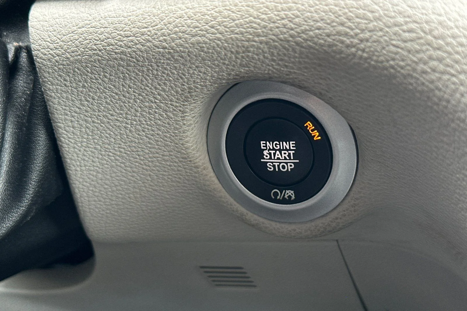 Used 2018 White Chrysler Limited image 25