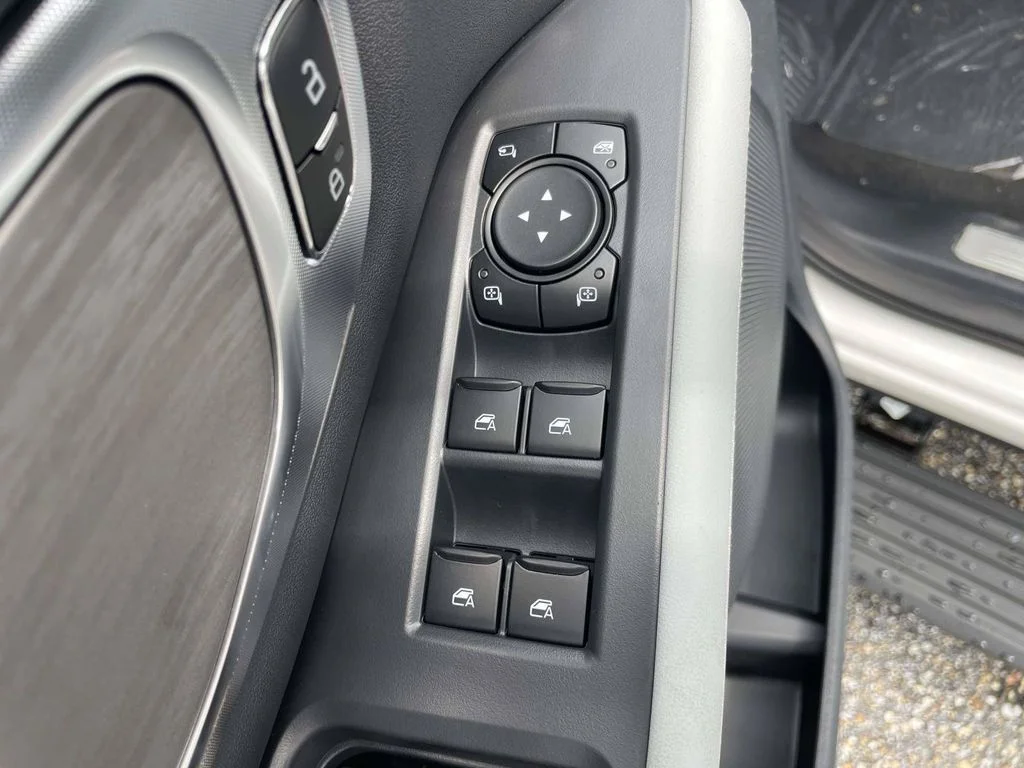 New 2027 White Ford Platinum image 16