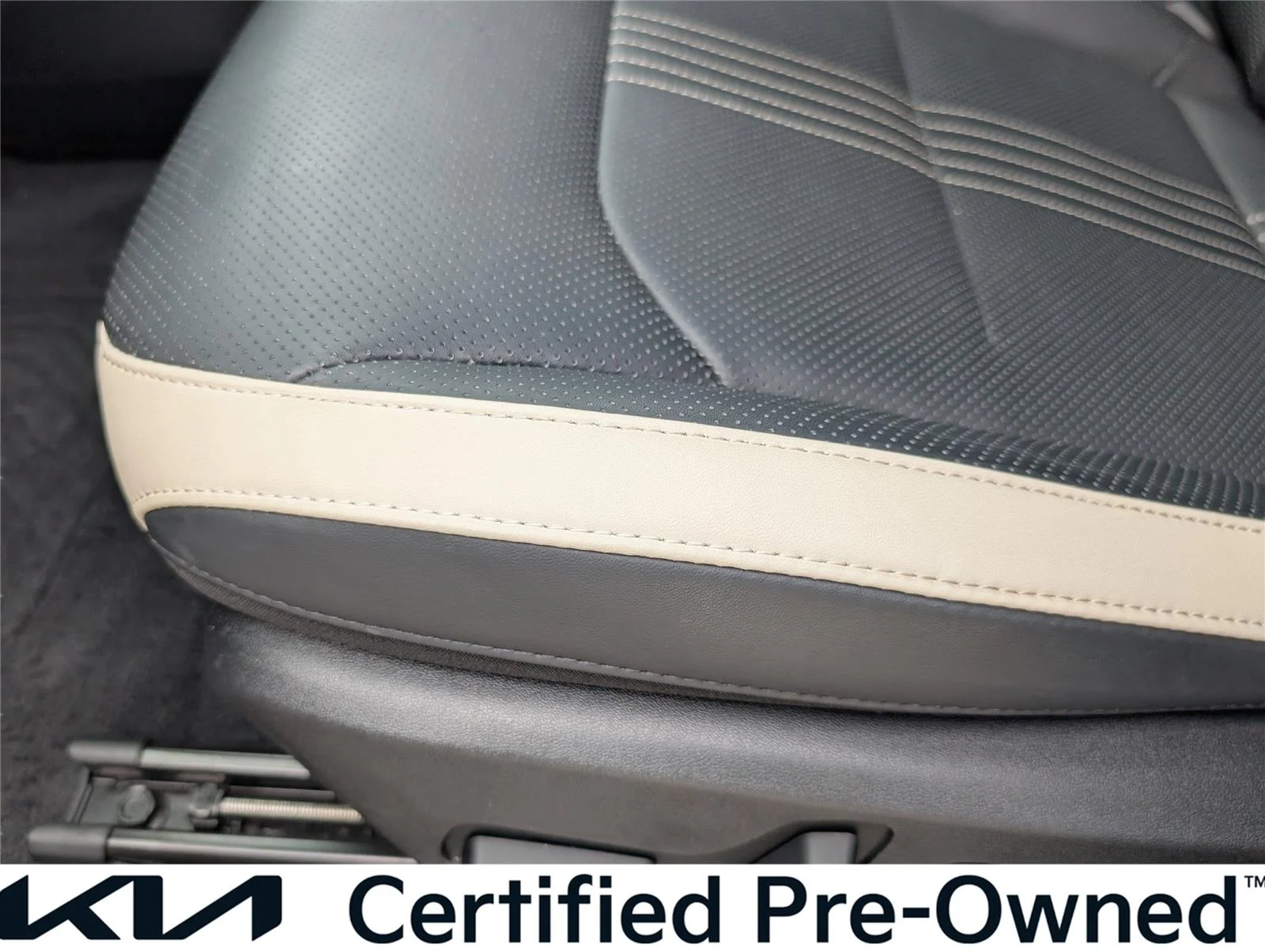 Used 2022 Snow White Pearl Kia GT-Line image 13
