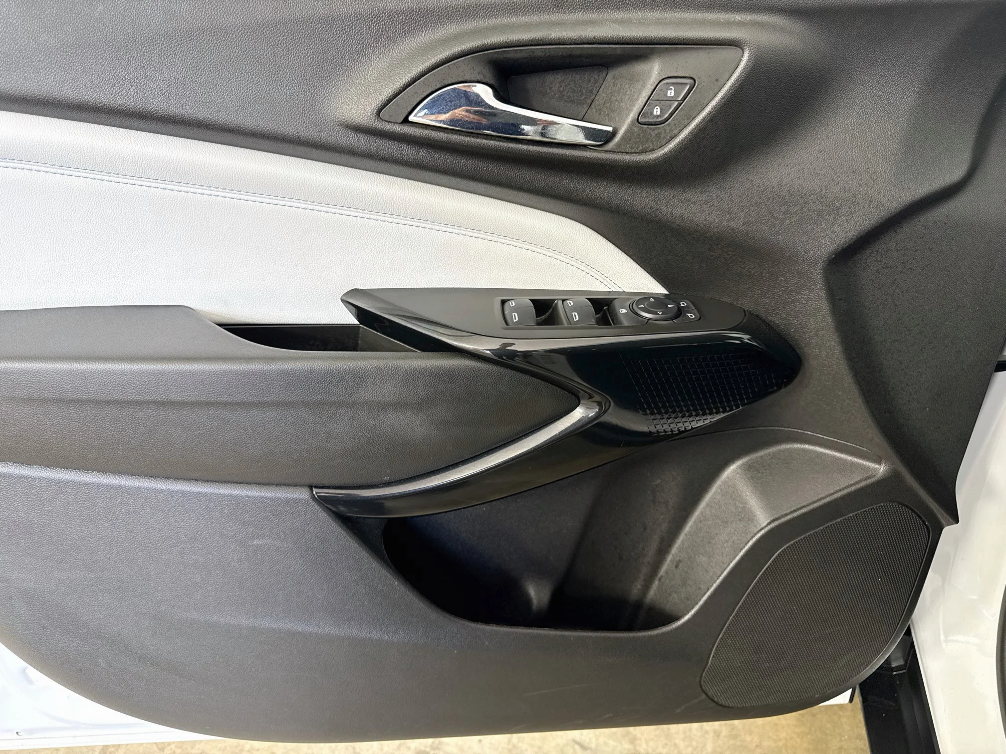Used 2025 Summit White Chevrolet LT image 20