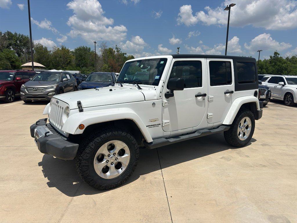 Used 2014 Bright White Clearcoat Jeep Sahara image 17