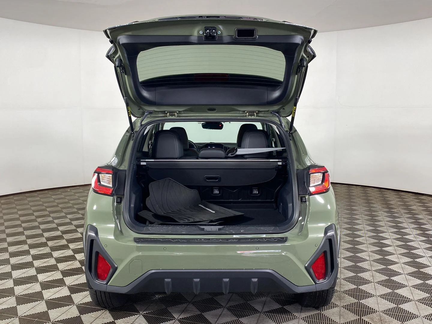 Used 2025 Alpine Green Subaru Limited image 21