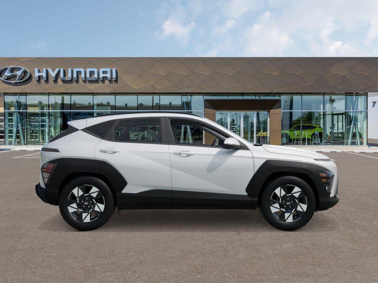 Used 2025 Atlas White Hyundai SEL image 13