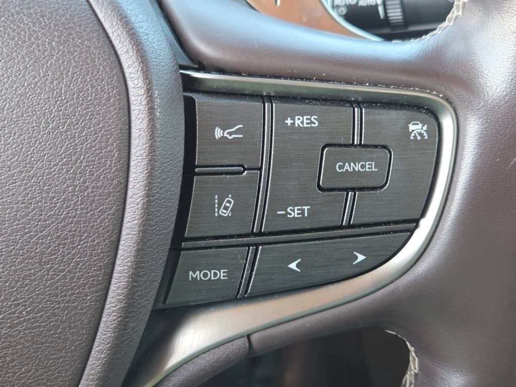 Used 2018 White Pearl Lexus 500 Base image 17