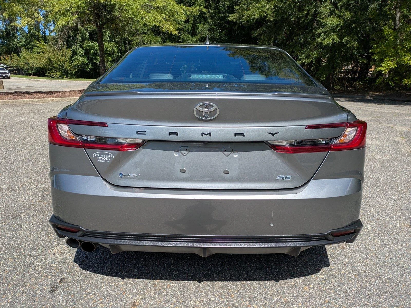 Used 2025  Toyota SE image 5