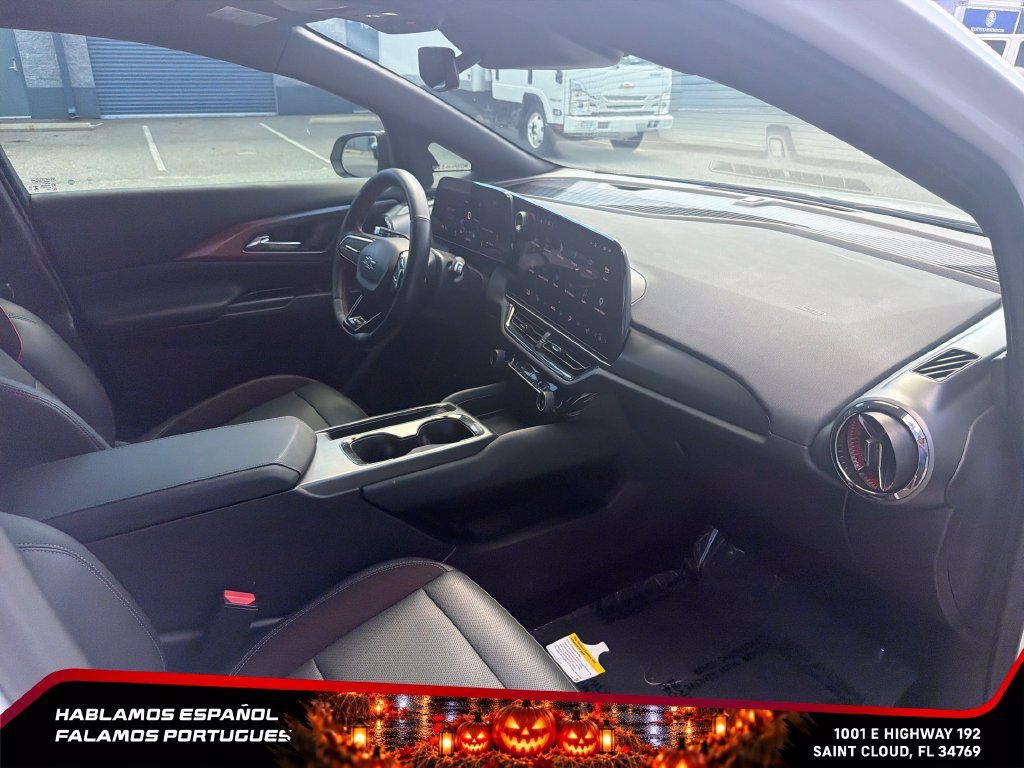 Used 2024 Summit White Chevrolet 2RS image 31