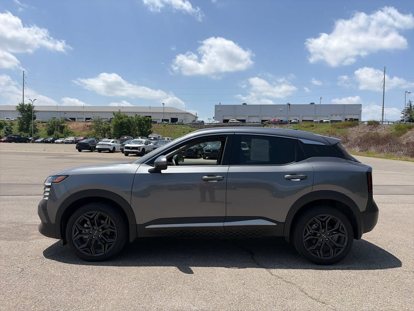 Used 2025 Gun Metallic Nissan SR image 4
