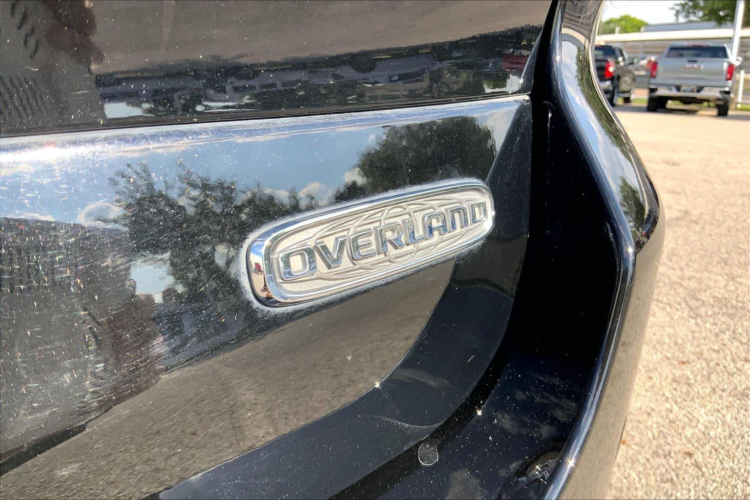 Used 2021 Diamond Black Crystal Pearlcoat Jeep Overland image 19