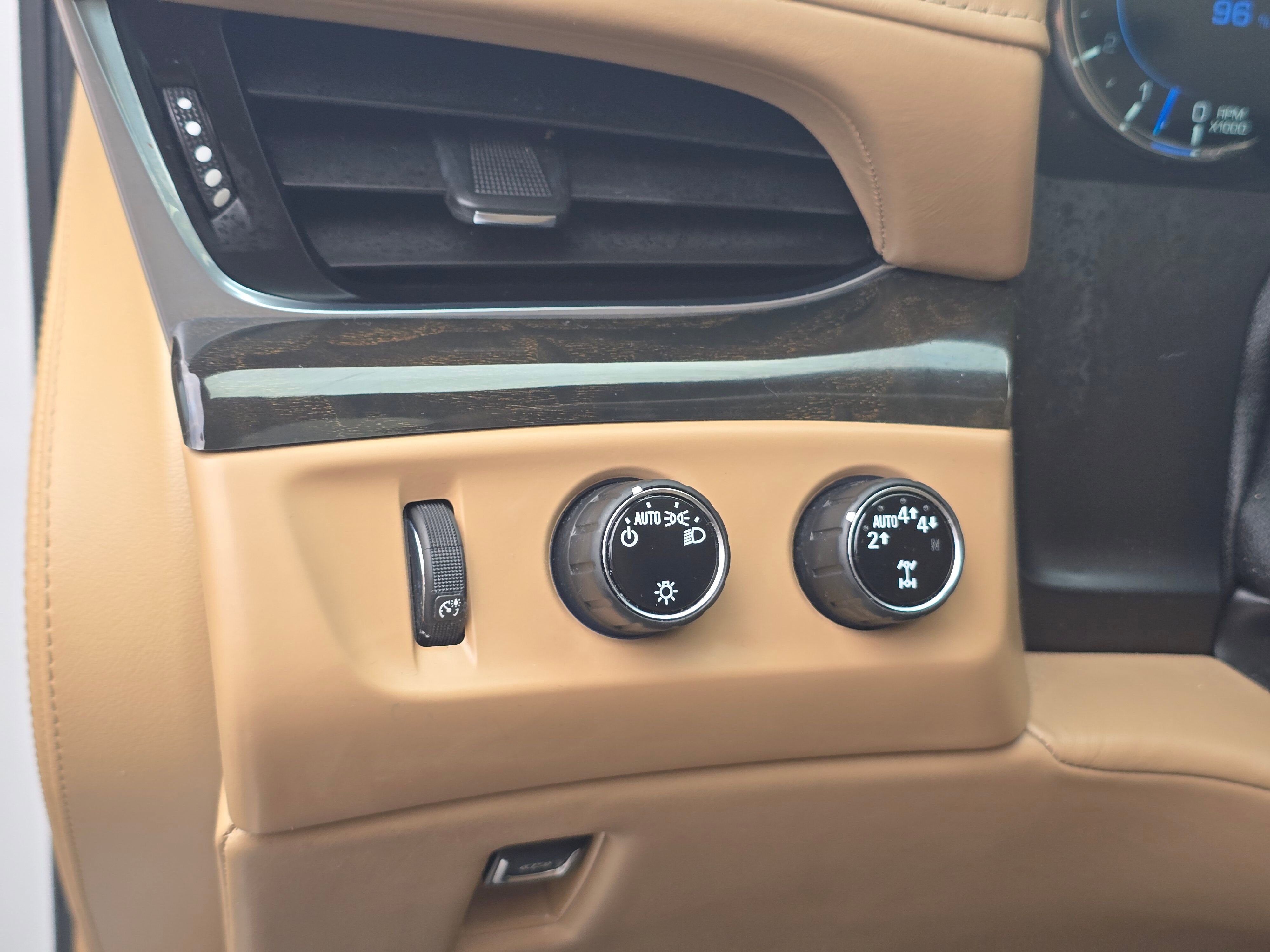 Used 2020 CRYSTAL WHITE TRICOAT Cadillac Platinum image 24
