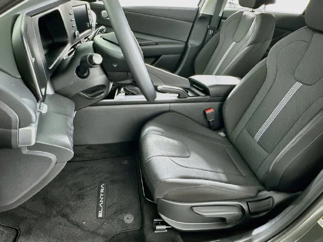 New 2026 Hyundai ELANTRA SE