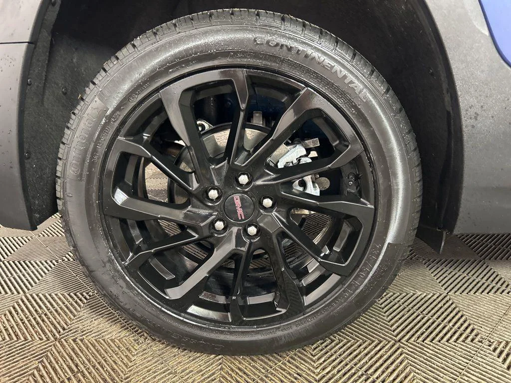 Used 2023 Marine Metallic GMC SLE image 2