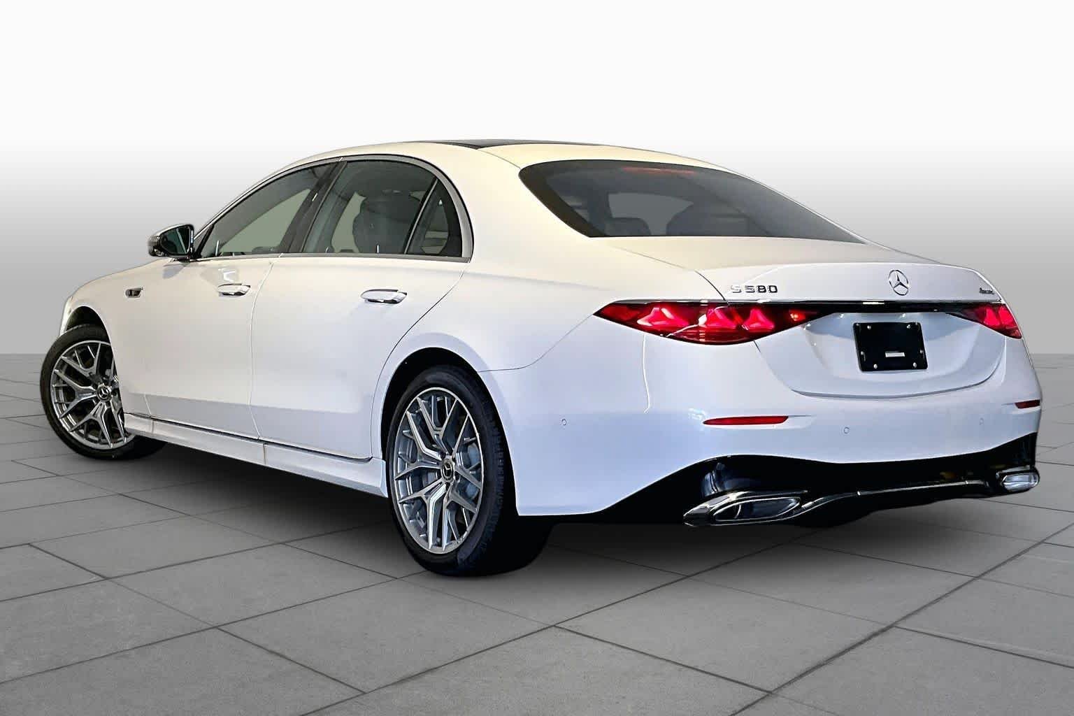 New 2027 MANUFAKTUR Moonlight White Metallic Mercedes-Benz S 580 image 3