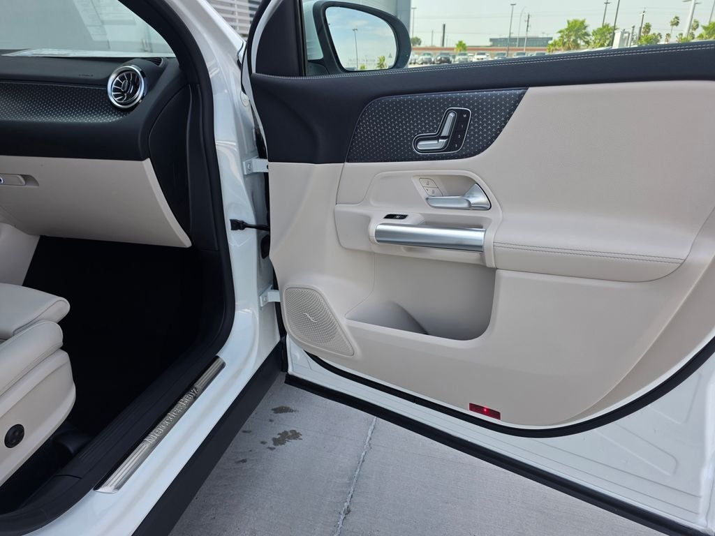 New 2026 Polar White Mercedes-Benz GLA 250 image 16