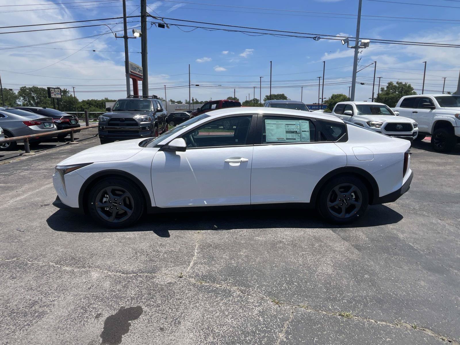 New 2026 Snow White Pearl Kia LXS image 4