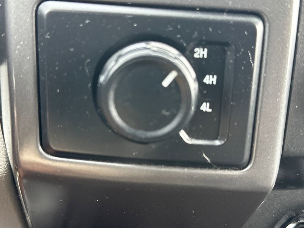 Used 2020  Ford XL image 29