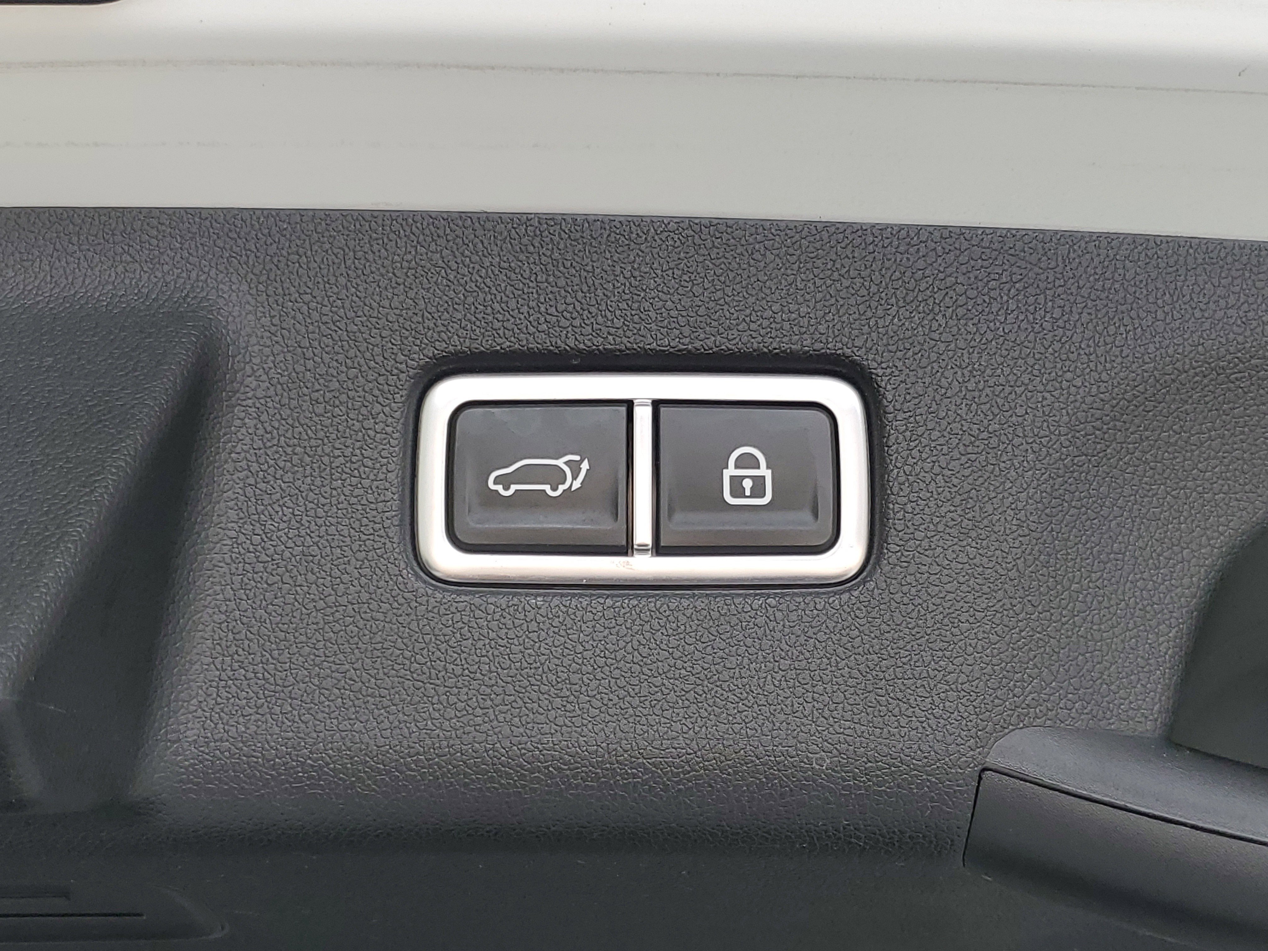 Used 2023 Glacial White Pearl Kia SX image 11