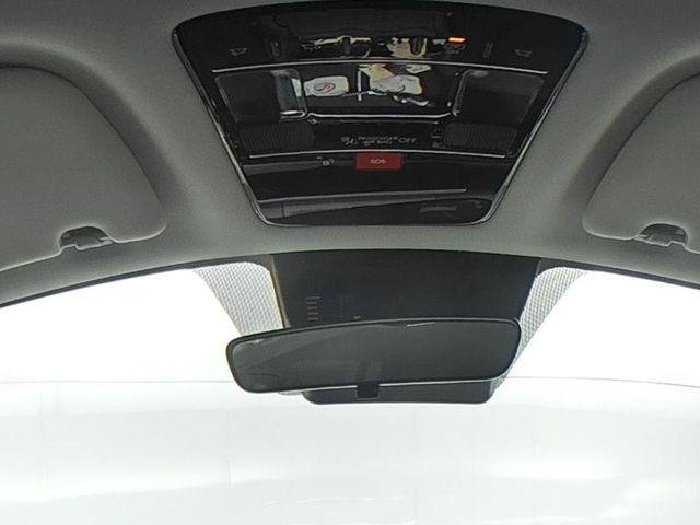 New 2026 White Hyundai SE image 32