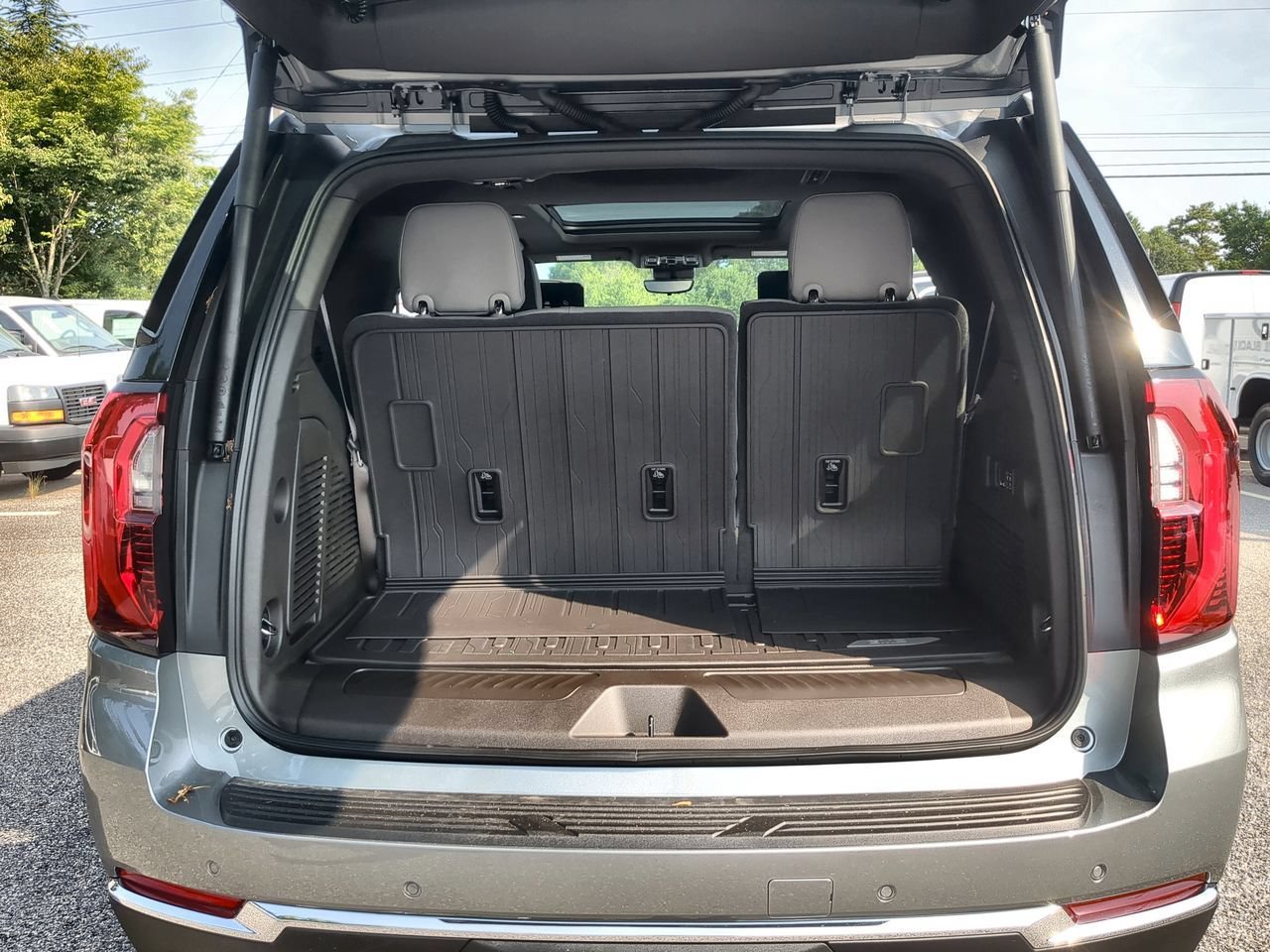 New 2026 Sterling Metallic GMC Elevation image 27