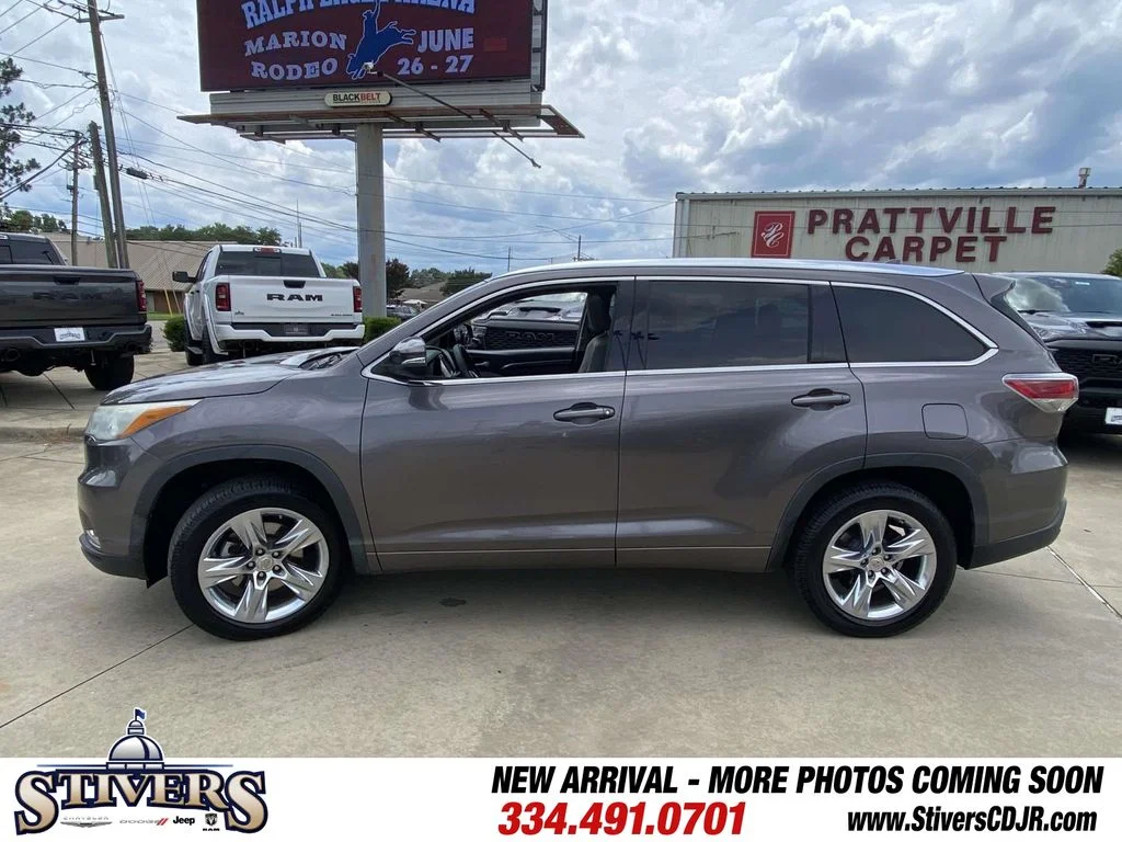 Used 2014 Gray Toyota Limited image 39