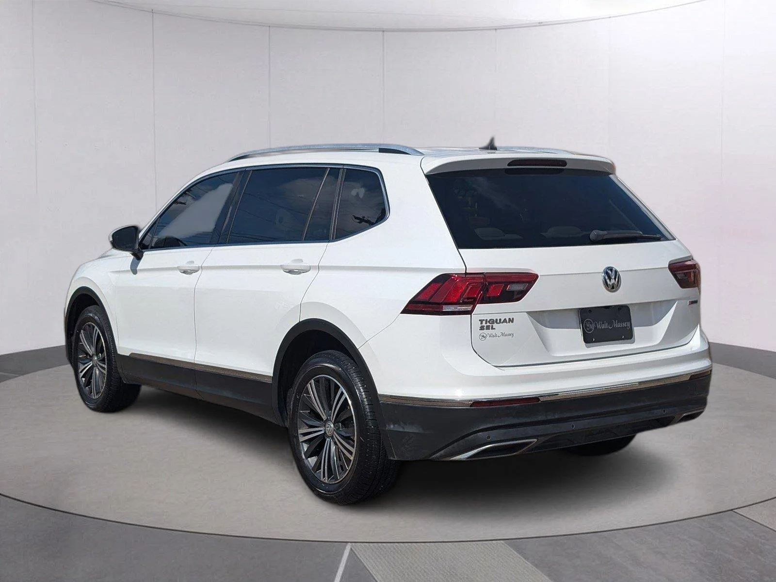 Used 2019 Pure White Volkswagen SEL image 3