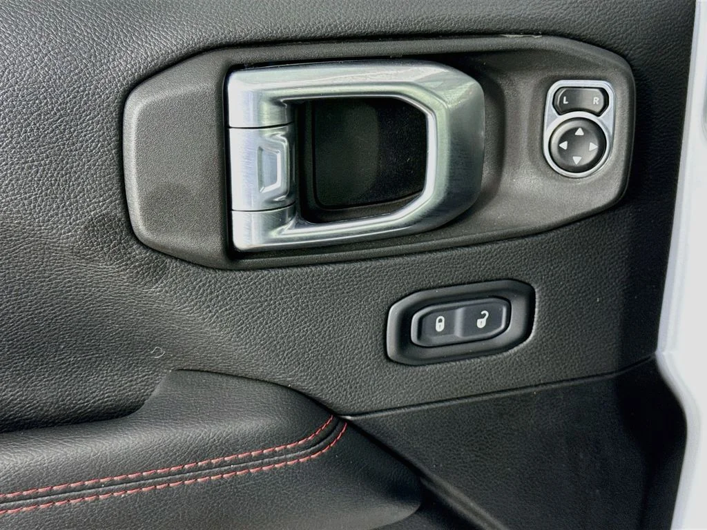 Used 2021 White Jeep Unlimited Rubicon image 18