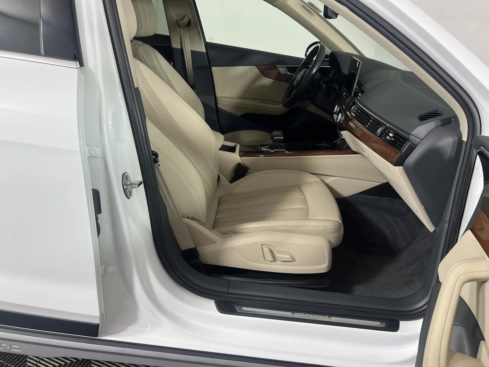 Used 2020 Ibis White Audi Premium Plus image 27
