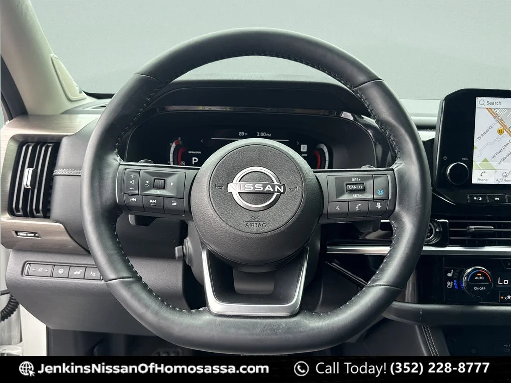 Used 2023 White Nissan Platinum image 45