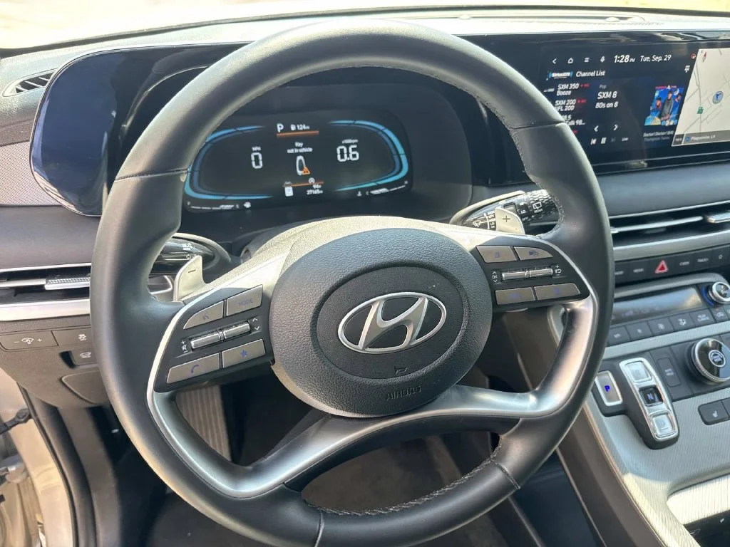 Used 2025 Silver Hyundai SEL image 35