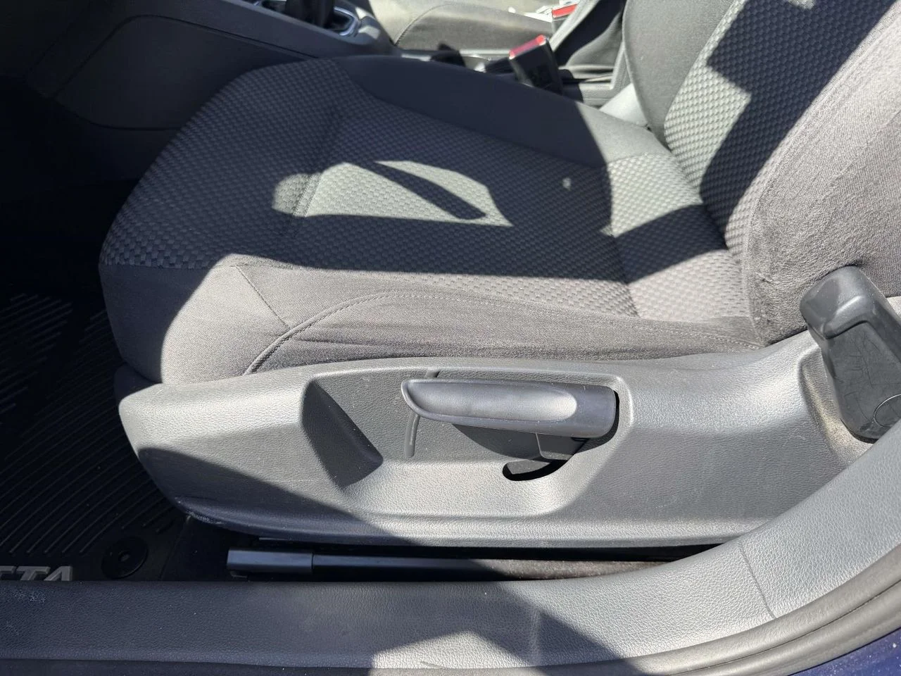 Used 2014 Tempest Blue Metallic Volkswagen 2.0L S image 22