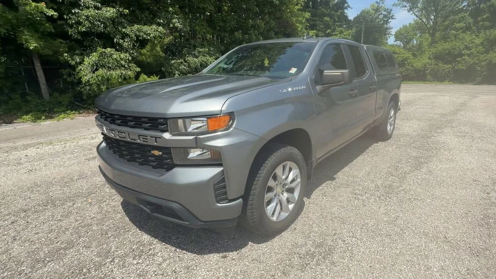 Used 2020 Gray Chevrolet Custom image 4