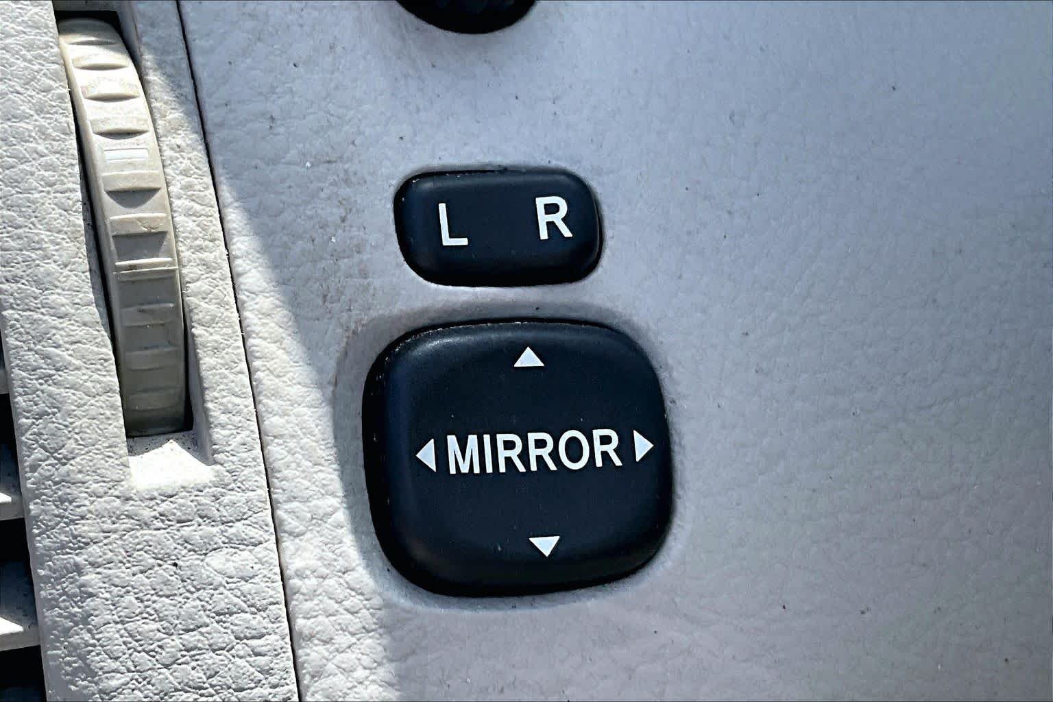 Used 2007 Black Toyota XLS image 31