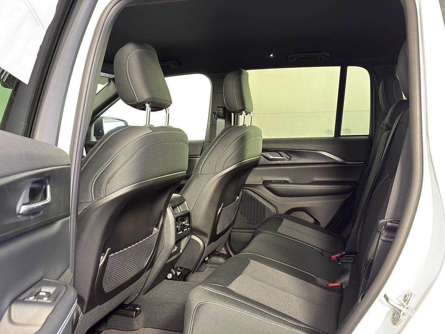 New 2026 Bright White Clear-Coat Exterior Paint Jeep Laredo image 9