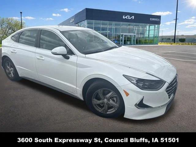 Used 2023 White Hyundai SE image 2