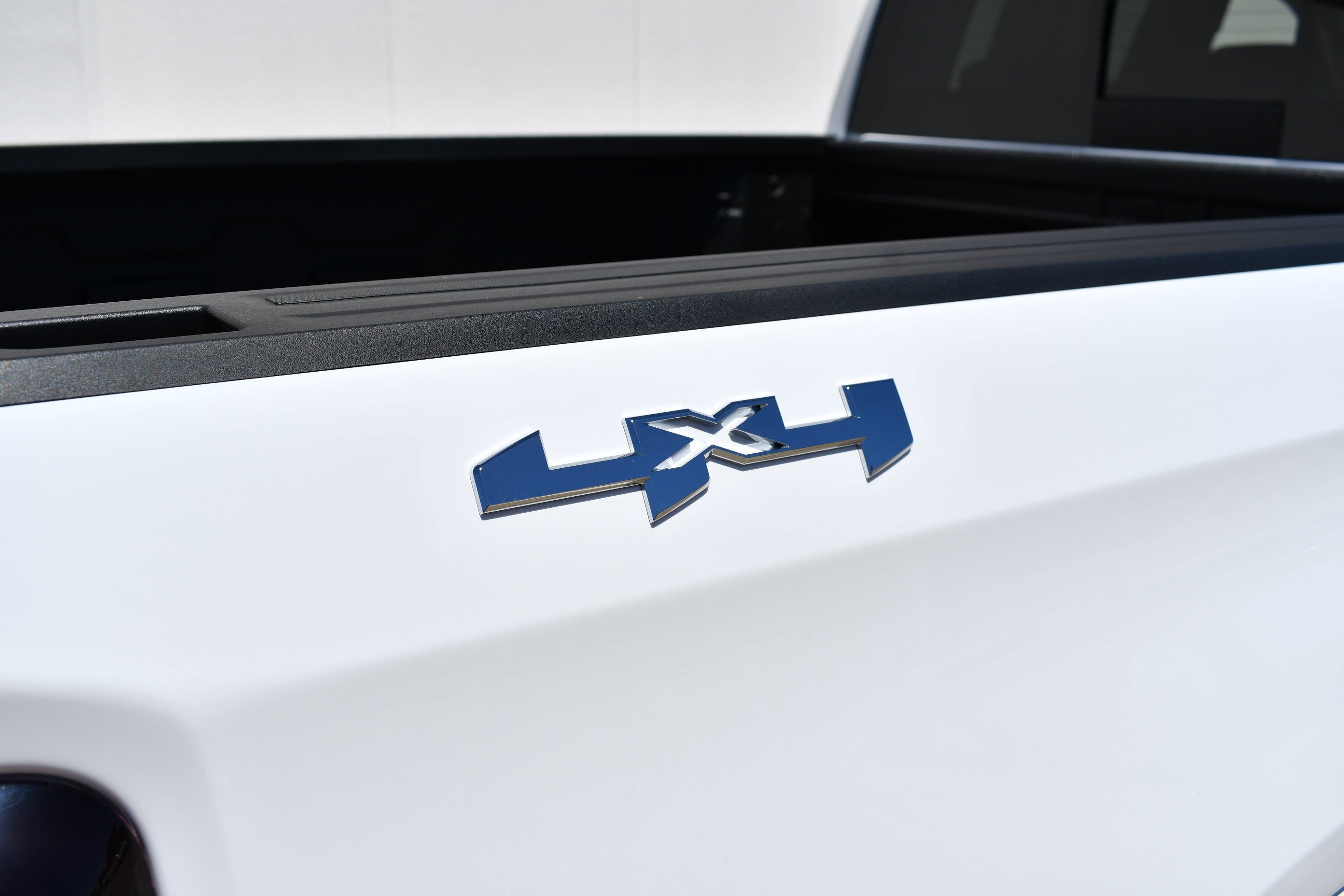 2026 GMC Sierra 1500 SLT - Photo 9