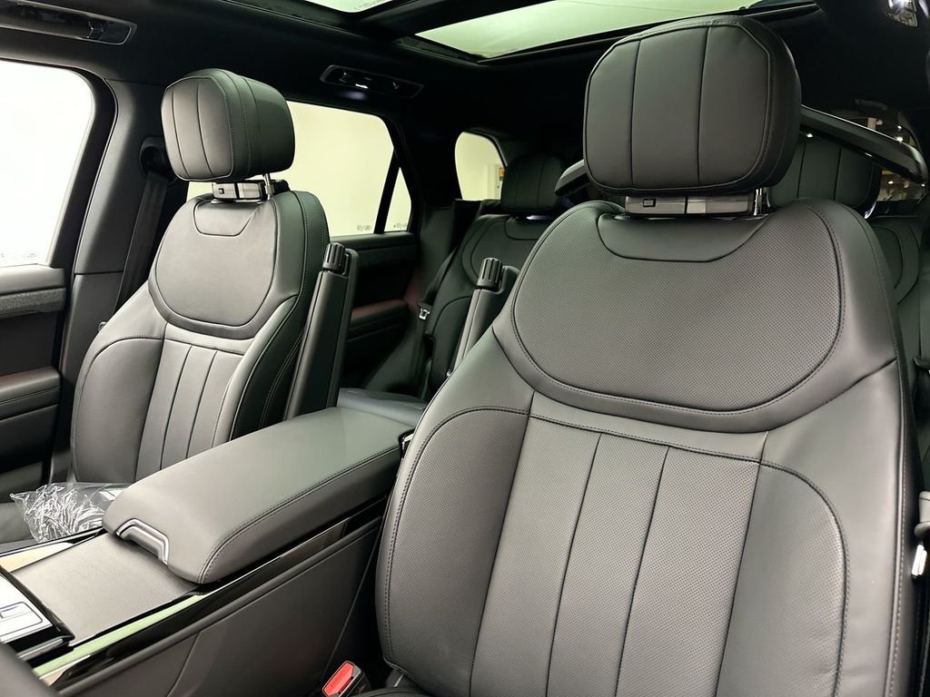 New 2027 Santorini Black Land Rover Dynamic SE image 10