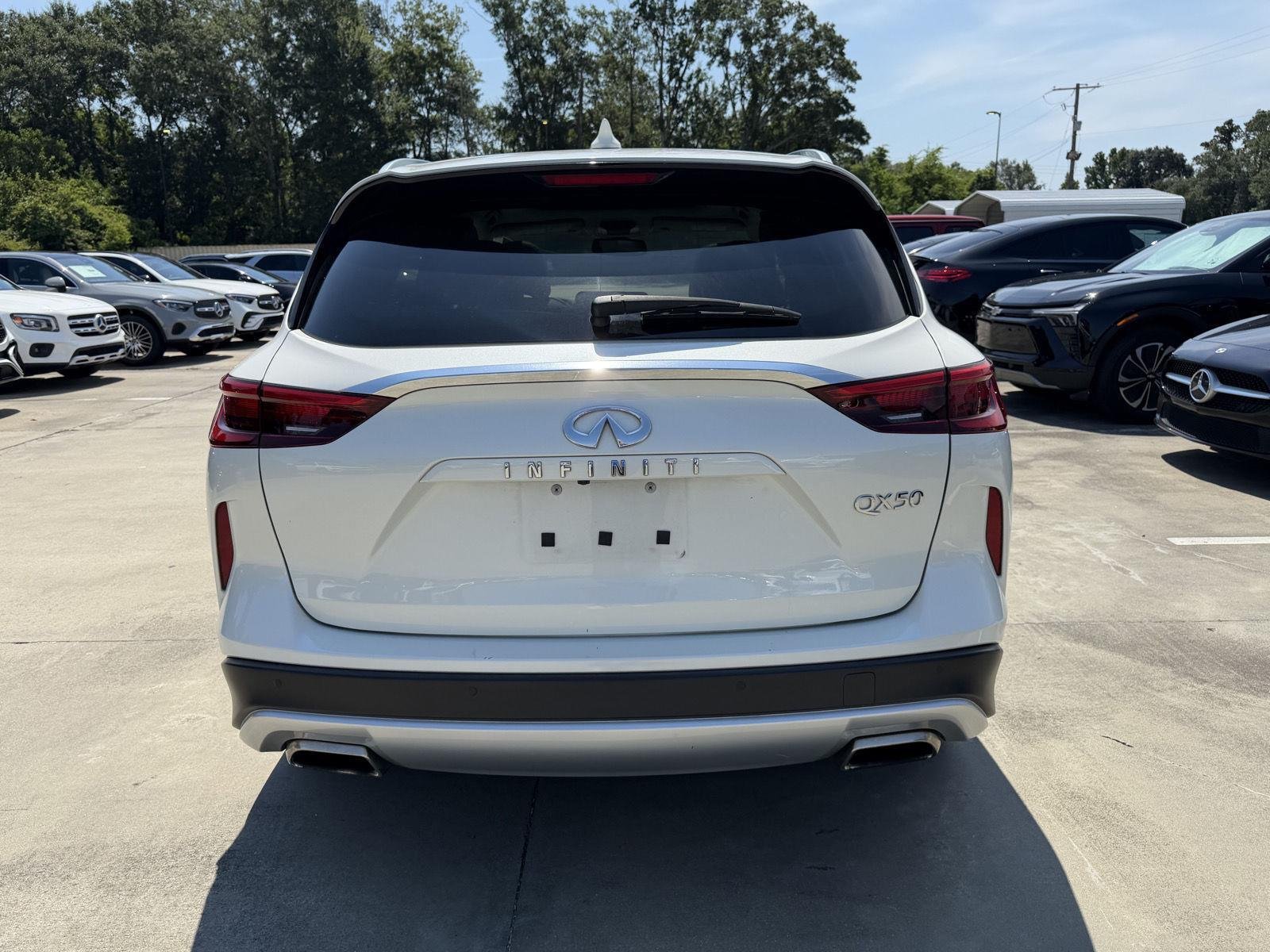 Used 2020 Majestic White INFINITI LUXE image 21