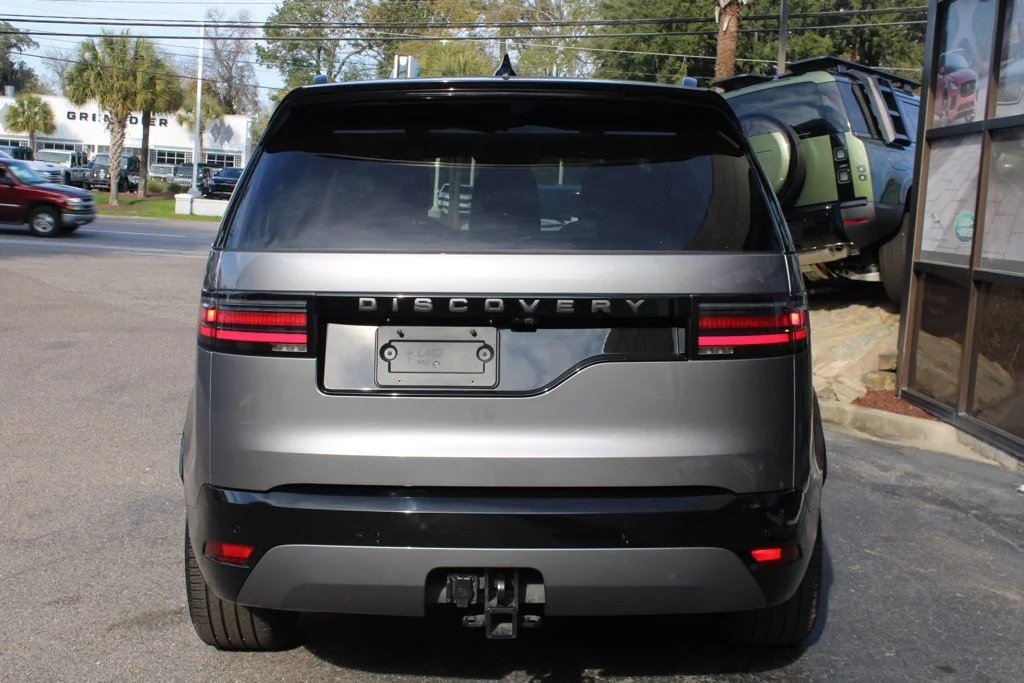 Certified Used 2025  Land Rover Dynamic SE image 8
