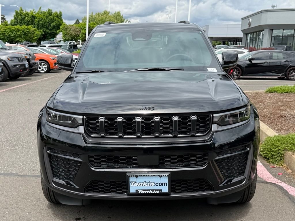 New 2026 Diamond Black Crystal Pearl-Coat Exterior Paint Jeep Altitude image 3