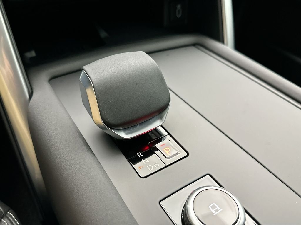 New 2026 Santorini Black Land Rover S image 12