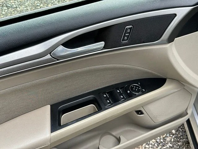 Used 2019 Ingot Silver Ford SE image 11