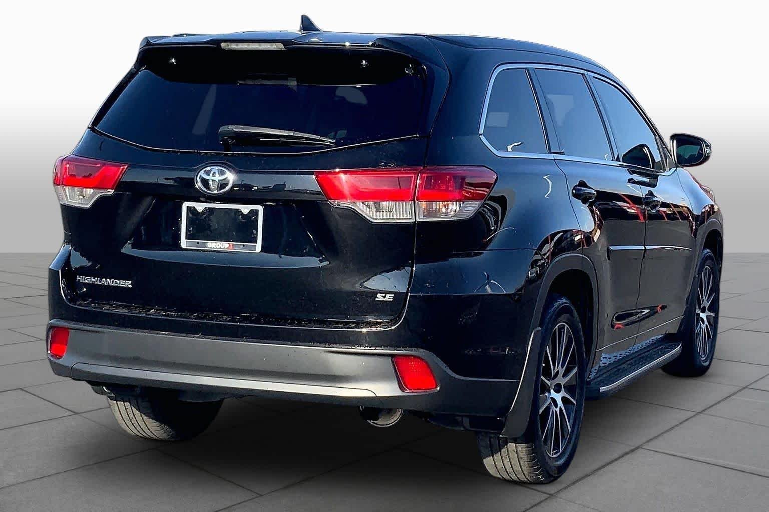 Used 2018 Midnight Black Metallic Toyota XLE image 13