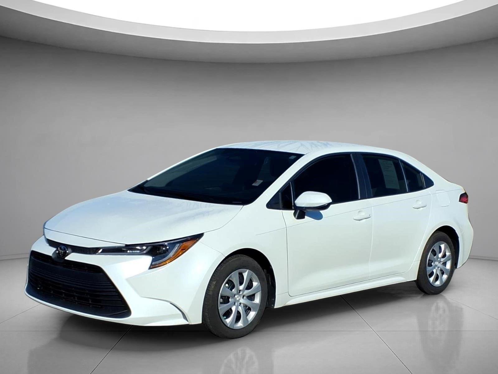 Used 2026 Wind Chill Pearl Toyota LE image 1