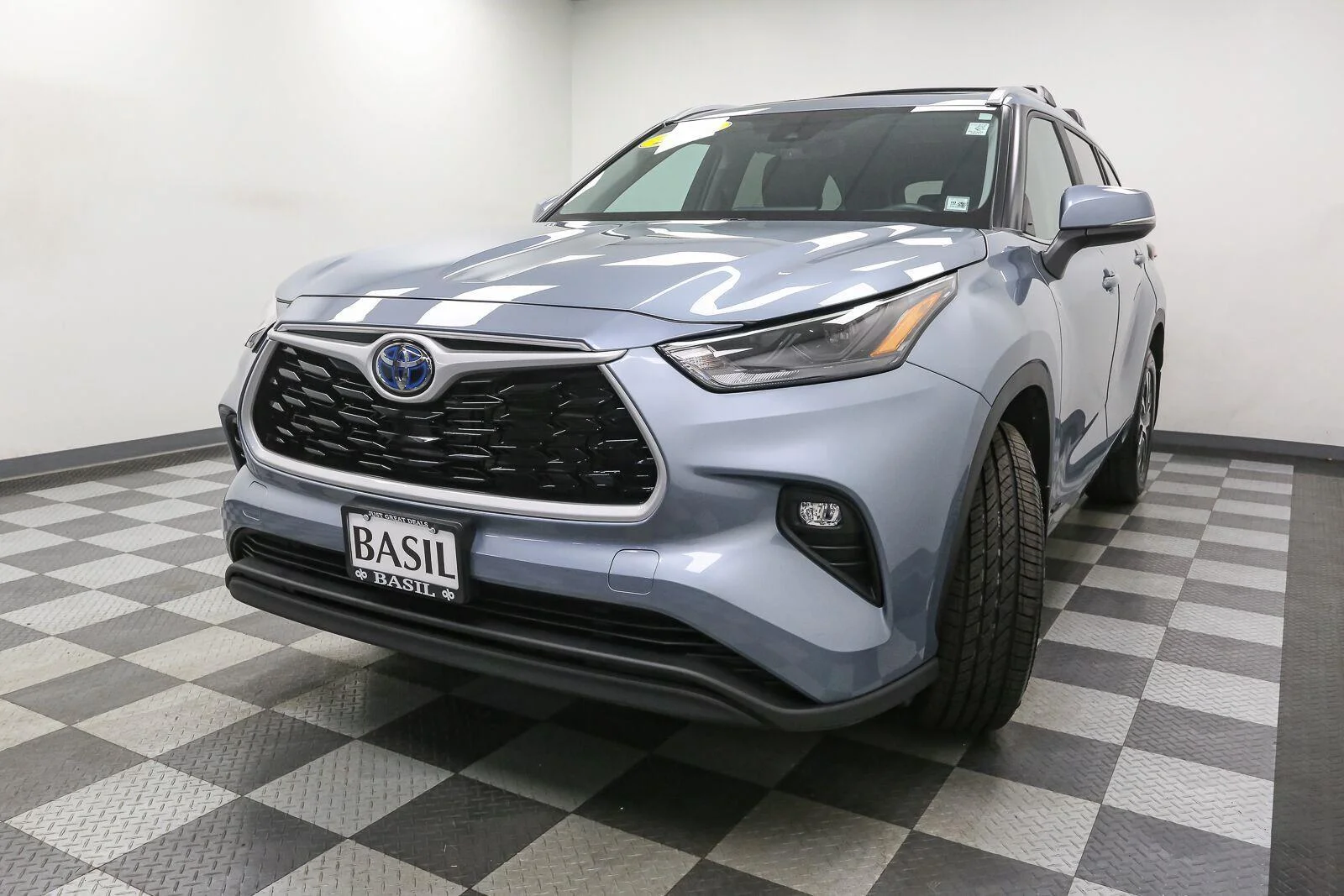 Used 2023 Moon Dust Toyota XLE image 4
