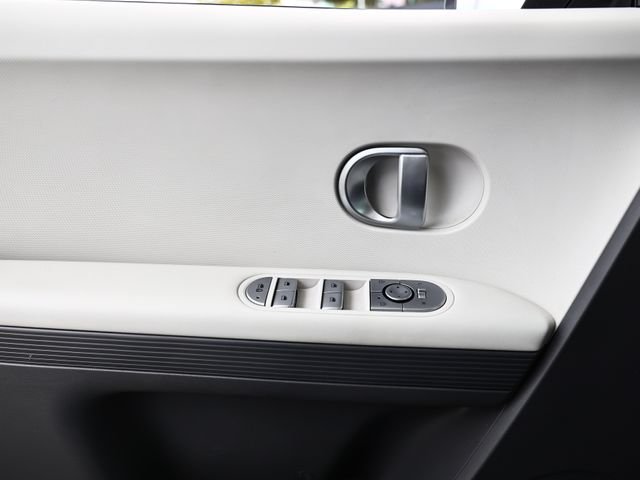 Used 2024 Atlas White Hyundai SEL image 15