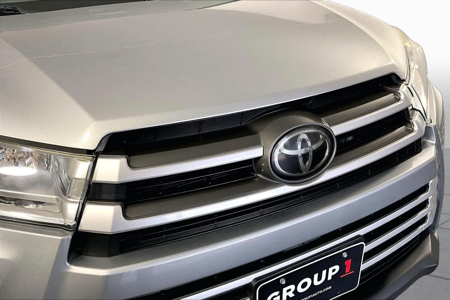 Used 2019 Celestial Silver Metallic Toyota XLE image 29